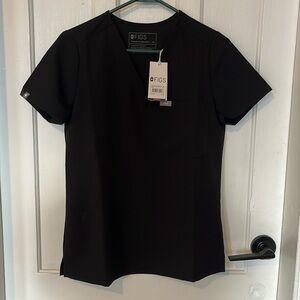 FIGS BLACK SCRUB TOP